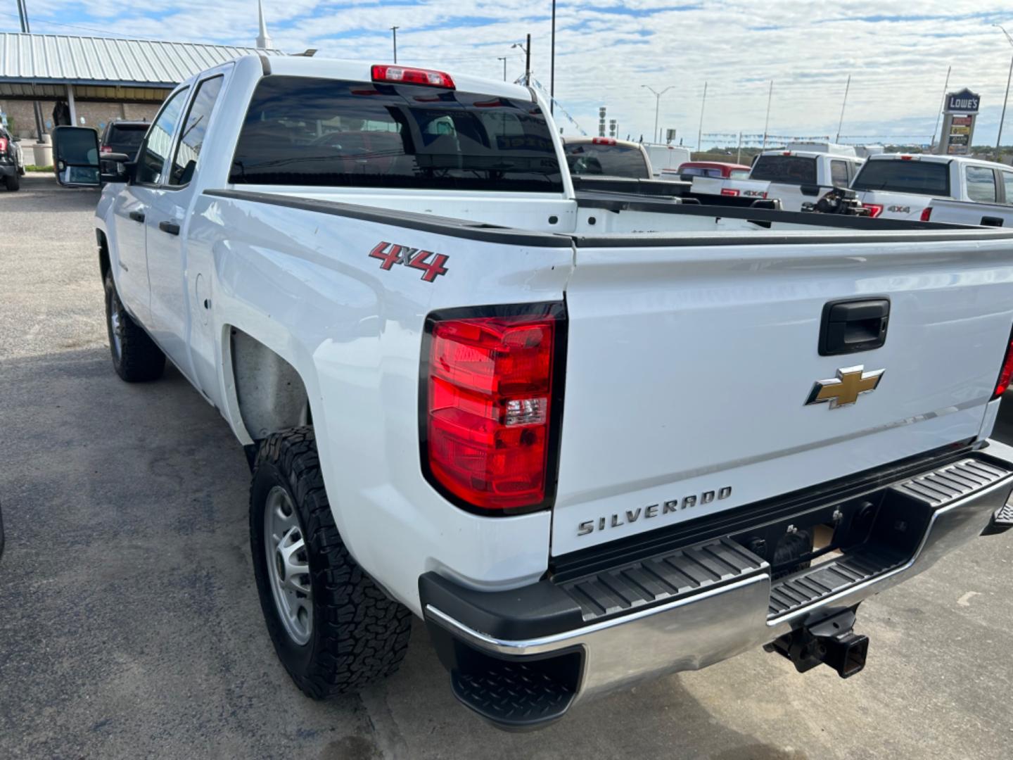 2019 White /Grey Chevrolet Silverado 2500HD Work Truck Double Cab 4WD (2GC2KREG8K1) with an 6.0L V8 OHV 16V engine, 6A transmission, located at 1687 Business 35 S, New Braunfels, TX, 78130, (830) 625-7159, 29.655487, -98.051491 - Photo#1